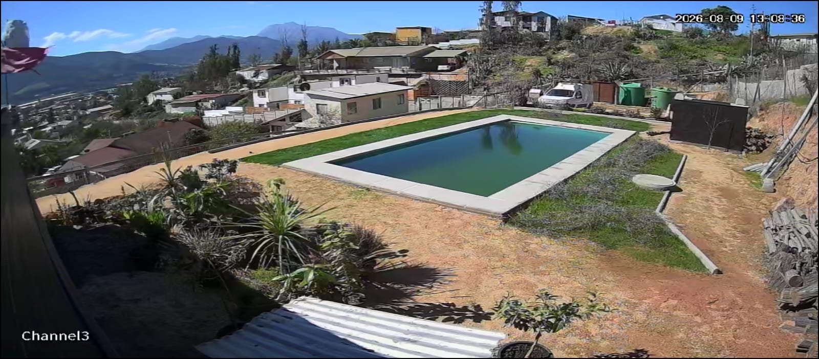Cámara de seguridad Vigilancia Segura, vista nocturna de piscina y patio